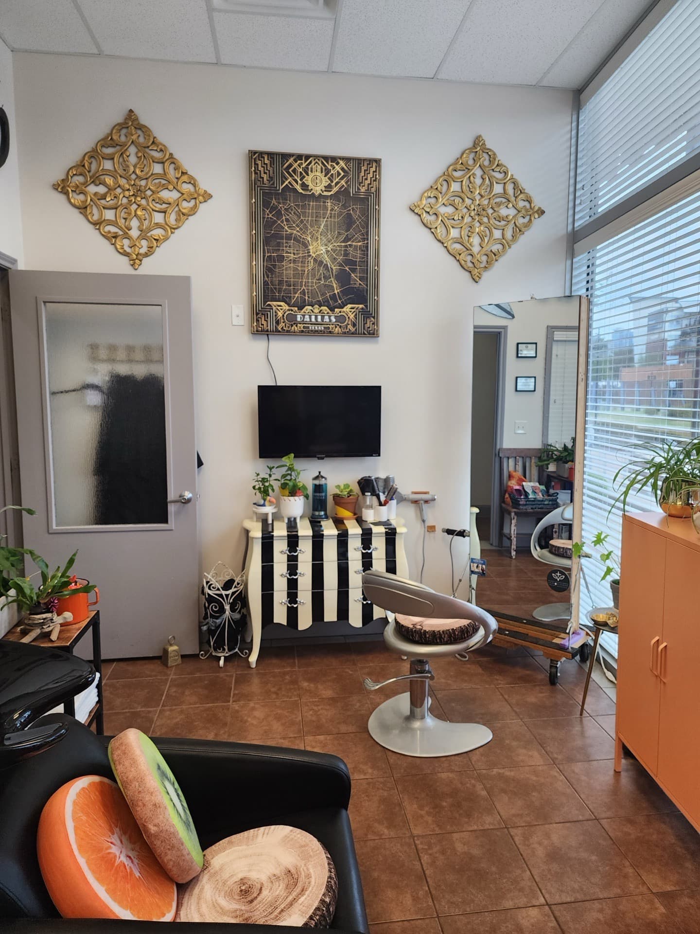 Daphne Venters - Master Hairstylist suite at Salons of Dallas