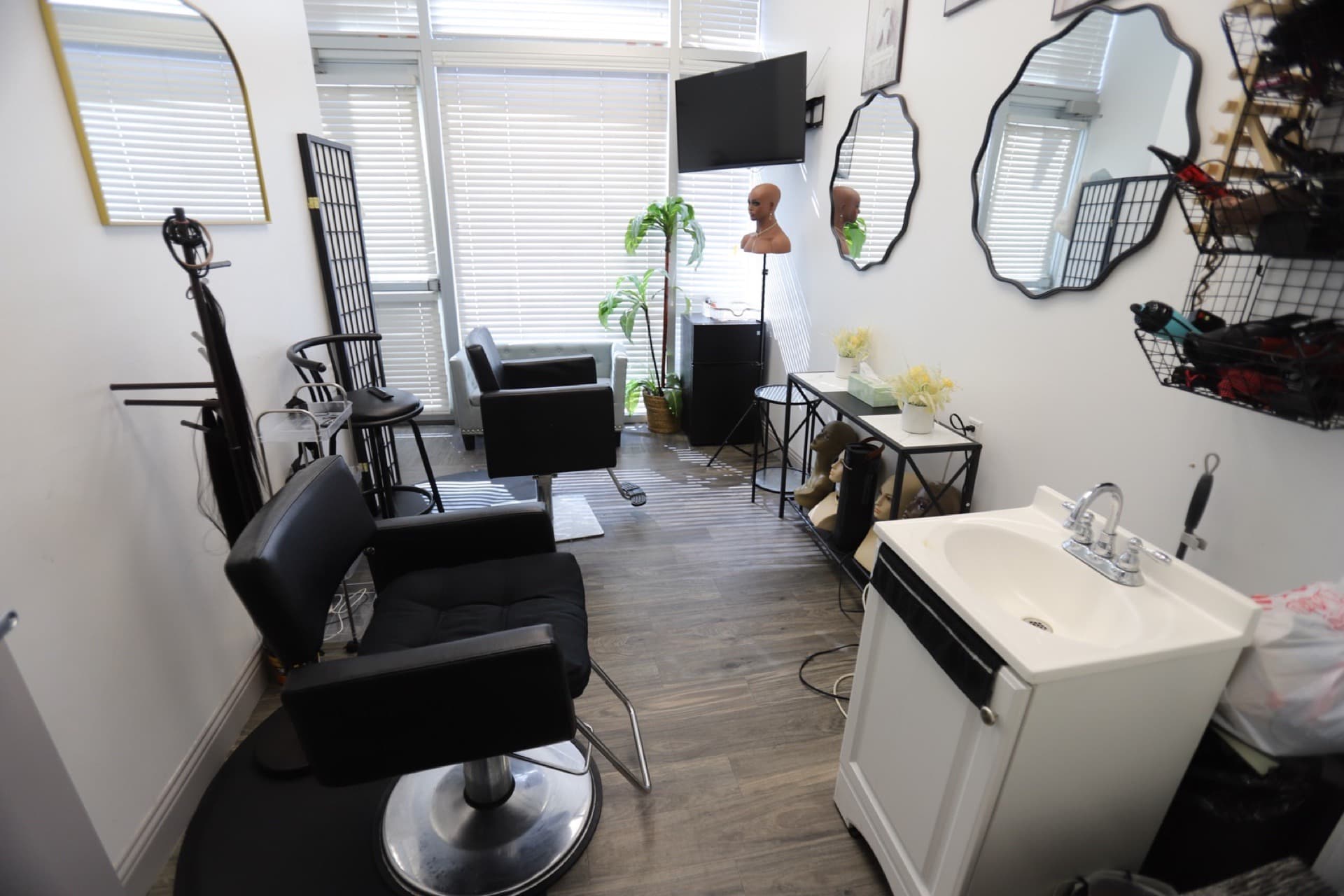 Blessing Aggie - Braiding Specialist suite at Salons of Dallas